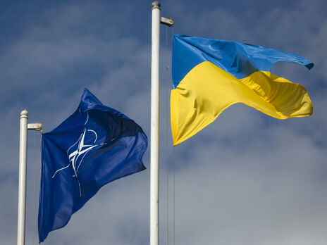 На протяжении последних лет Украина стремилась к членству в ЕС и НАТО