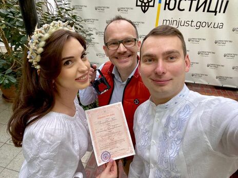 Железняк о своем браке с Коваль: В первый день весны этот усатый дядя сказал, что теперь на одну семью в Украине стало больше