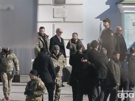 Яценюк о визите Байдена в Киев: Президент Америки прибыл в зону военного конфликта, где нет регулярных войск США. Это впервые в истории