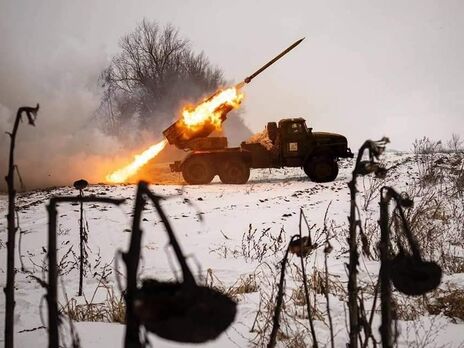 Українські військові відбивають атаки та штурми ворога і змушують його оборонятися