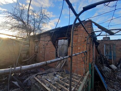 Унаслідок російських обстрілів у Донецькій області зруйновано будинки, постраждали люди