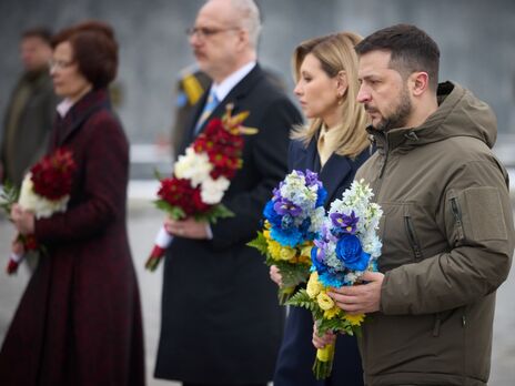 Президенти й перші леді України та Латвії відвідали військовий цвинтар у Львові