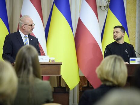 Довгостроковий мир означатиме повну територіальну цілісність України, зазначив Левітс на пресконференції із Зеленським