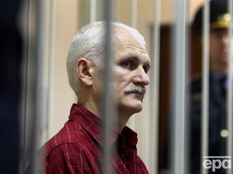 Лауреата Нобелевской премии Беляцкого приговорили в Беларуси к 10 годам 