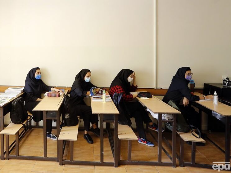 В Тегеране прошли протесты из-за участившихся отравлений в школах. Власти Ирана обвиняют "врагов"