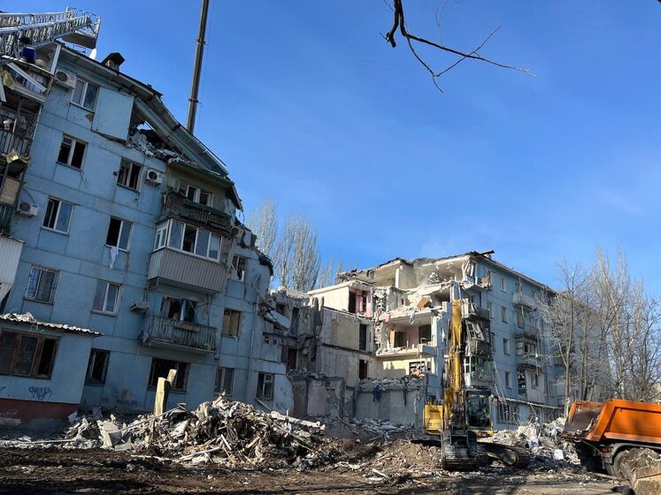 Из-под завалов дома в Запорожье достали тело женщины, число жертв увеличилось до 11 – ГСЧС