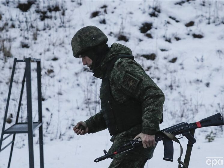Російське командування форсує наступ, скеровуючи окупантів у бій з автоматами й лопатами – британська розвідка