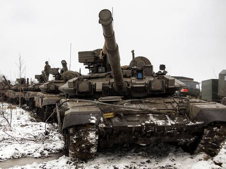 Россияне потеряли за сутки пять танков Т-90 на лиманско-купянском направлении, рассказал Череватый