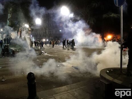 Ночью между протестующими и силовиками в Тбилиси произошли столкновения