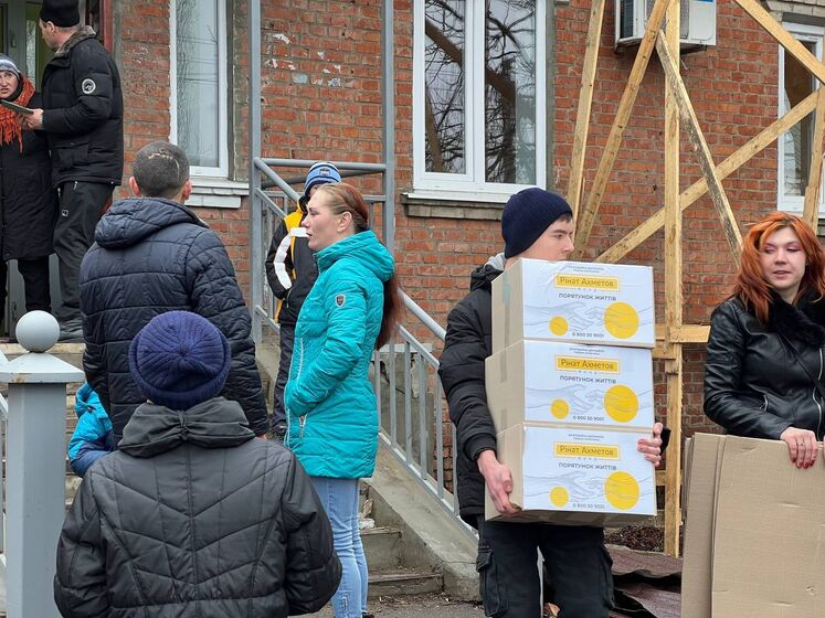 Фонд Рината Ахметова передал в Славянск почти 2 тыс. продуктовых наборов 