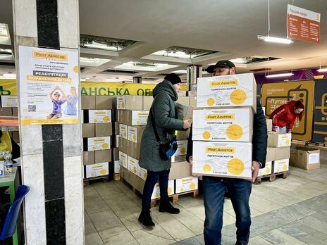 Фонд Ріната Ахметова передав понад пів мільйона продуктових наборів жителям 22 областей України