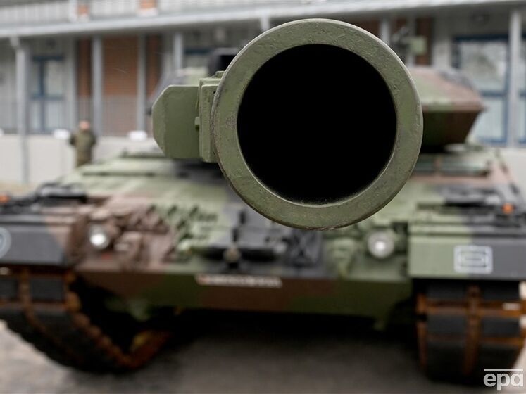 Французький телеканал показав, як українські військові навчаються керувати Leopard 2