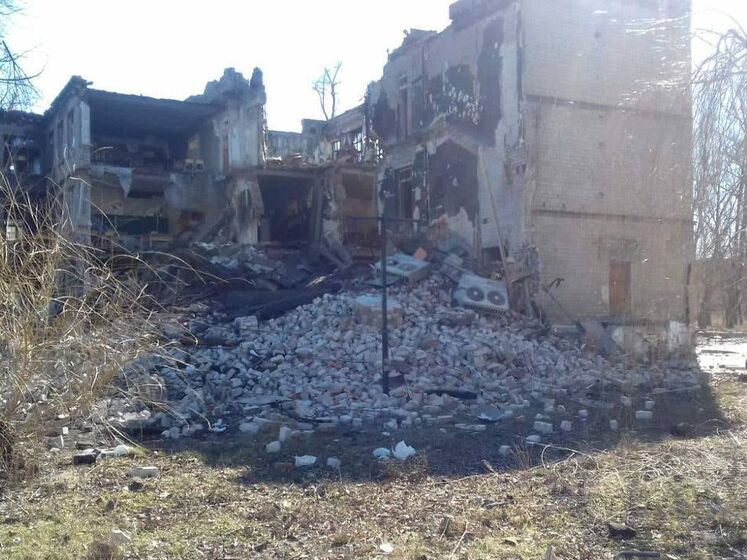 Оккупанты двумя ракетами ударили по школе в Авдеевке, погибла женщина &ndash; Офис президента