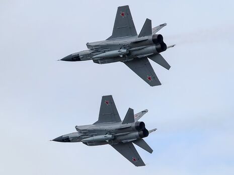 В 13.00, 14.30 и 16.30 воздушные тревоги в Украине объявлялись из-за взлета российского истребителя МиГ-31К, который является носителем ракет "Кинжал", отметило командование ВС ВСУ
