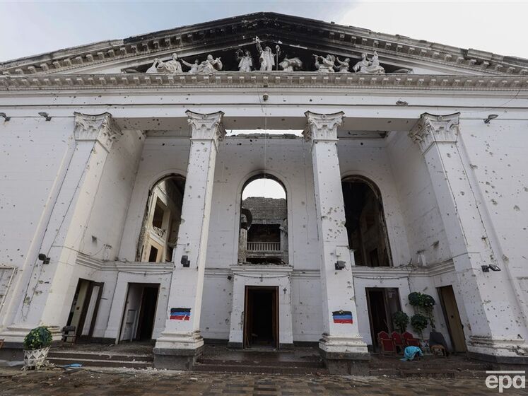 Зеленський у роковини знищення росіянами драмтеатру в Маріуполі: Не пробачимо окупантам жодної зруйнованої долі