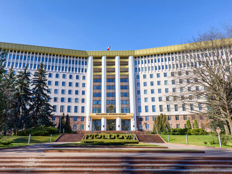 Парламент Молдовы изменил название молдавского языка на румынский