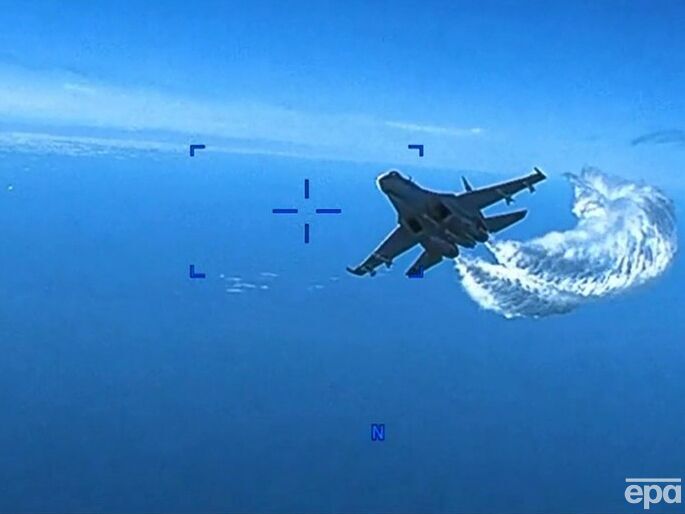 Шойгу нагородив льотчиків за те, що дрон США "сам упав у море"