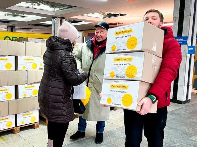 Вимушені переселенці з Краматорська отримали продуктові набори від Фонду Ріната Ахметова