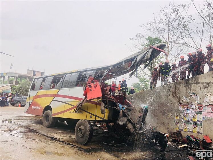 У Бангладеш у ДТП з автобусом загинуло щонайменше 19 людей