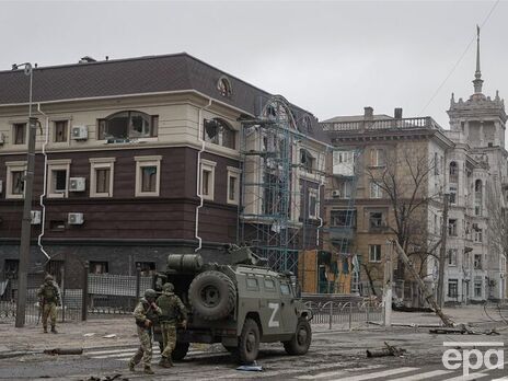 Через центр Маріуполя знову почали перекидати живу силу російських військ, повідомляє Андрющенко