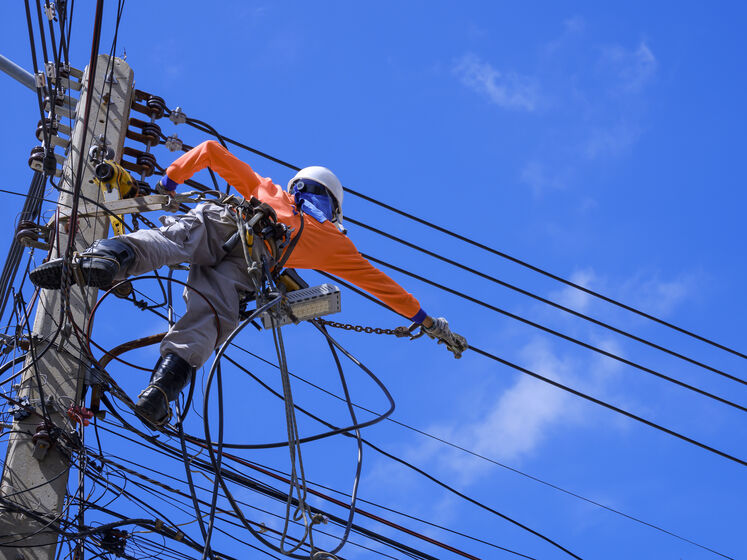 В енергосистемі України достатньо електроенергії, обмеження в Житомирській області пов'язані з пошкодженнями мереж – "Укренерго"
