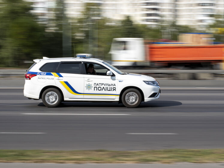 "Ти мене спинив? Ти дурень?" – "Ви тікали від нас!" Поліція опублікувала відео погоні в Київській області за водієм, який їхав на швидкості 140 км/год