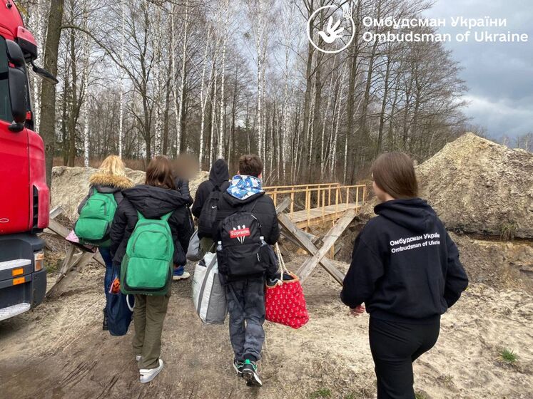 В Украину с оккупированных территорий вернули 15 детей с их матерями и опекунами – омбудсмен