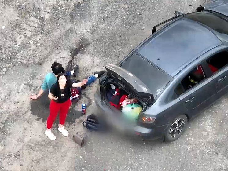 ЗСУ за допомогою дрона з написом "Іди за мною" врятували жінку, автомобіль з якою розстріляли окупанти. Поліція встановила ім'я підозрюваного