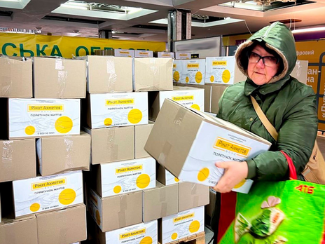 Фонд Рината Ахметова передал более полумиллиона продуктовых наборов для жителей 22 областей Украины