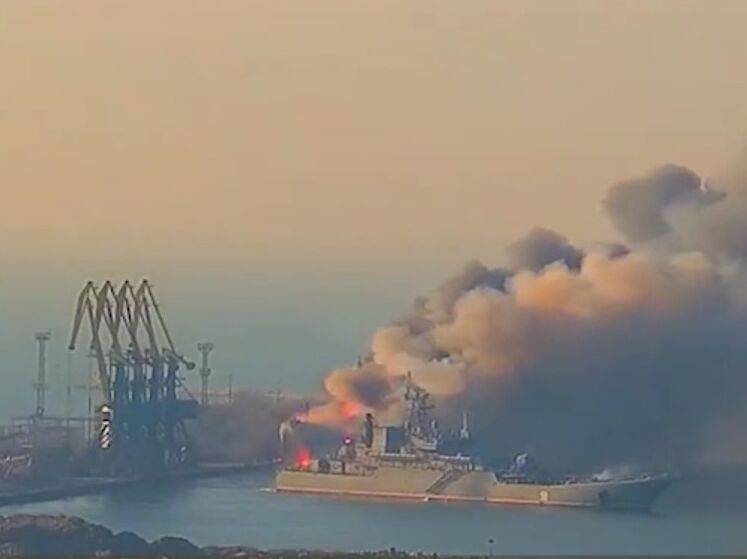 Россияне впервые признали потерю корабля "Саратов", который год назад был уничтожен в порту Бердянска