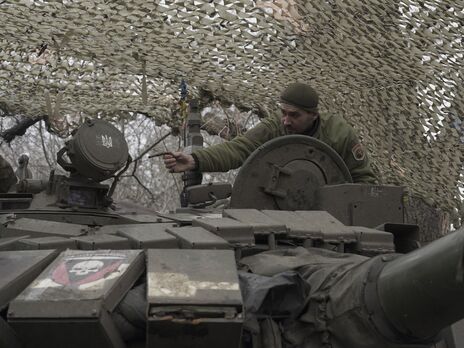 Українські захисники й далі відбивають десятки штурмів загарбників щодня
