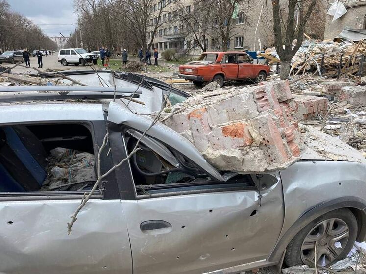 Війська РФ обстріляли Слов'янськ ракетами С-300, зруйновано адмінбудівлі, багатоповерхівки і приватні будинки &ndash; ОВА