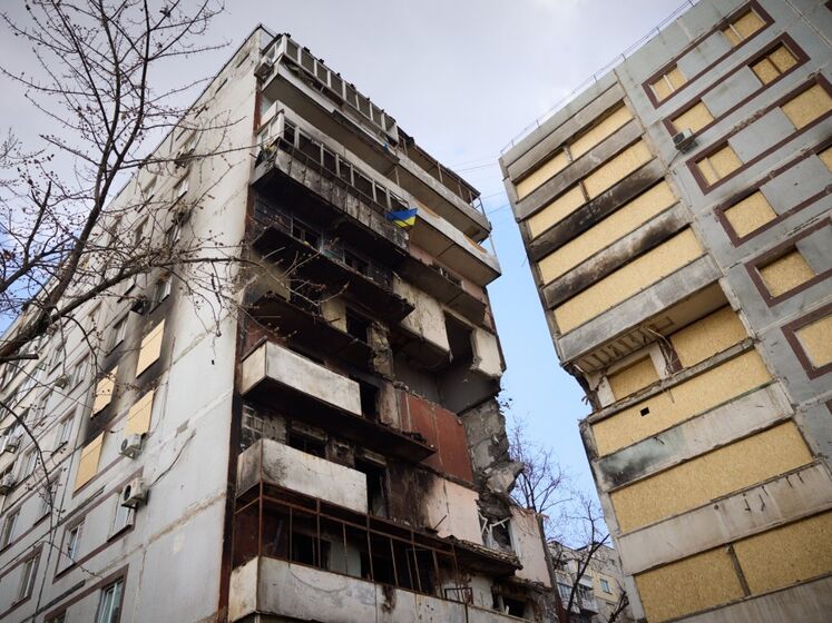 "Терористи точно знали, куди направляли свої ракети". Зеленський заявив, що окупанти били по житлових будинках у Запоріжжі уламково-фугасними "Смерчами"