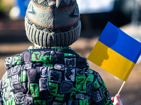На март 2023-го известно как минимум о 16,2 тыс. депортированных Россией украинских детей, часть из них сироты