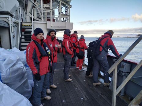 Українські полярники прибули в Антарктиду на зміну колегам