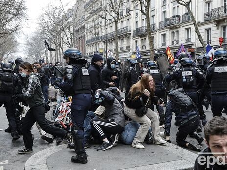У Парижі поліція затримала щонайменше 27 людей