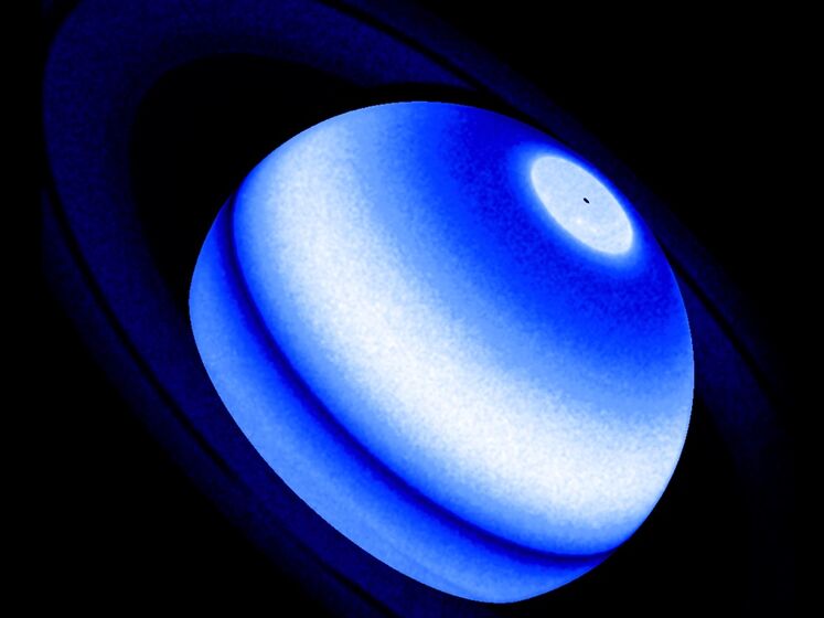 Ученые обнаружили, что кольца Сатурна нагревают его атмосферу. Данные для исследования собирали с 80-х