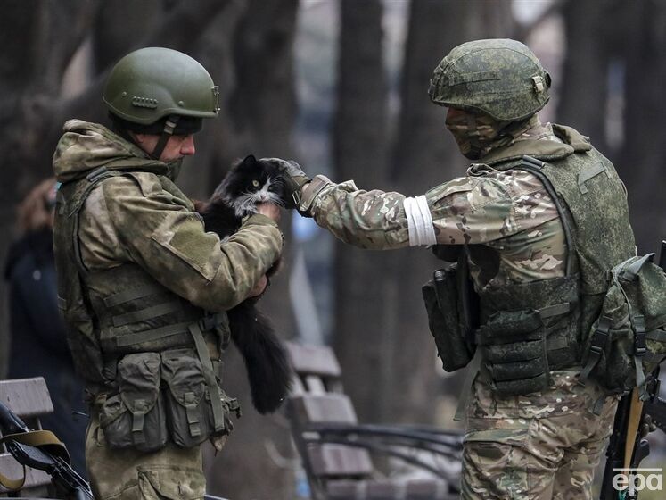 Кролики, еноты, черепахи. Животных из Киевского зоопарка начали возить в госпиталь для реабилитации раненых бойцов