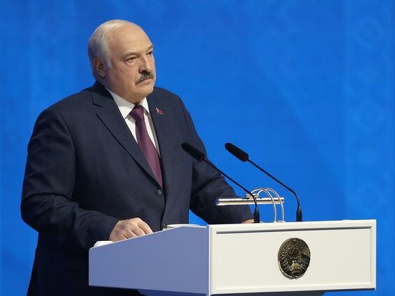 Лукашенко заявив, що не збирається вмирати і не буде "кульгавою качкою"
