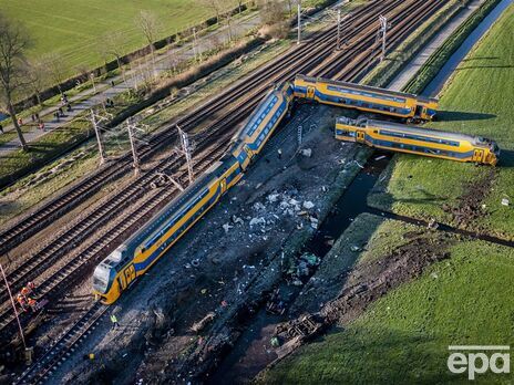 У Нідерландах поїзд зійшов із рейок після зіткнення з будівельним краном, є загиблий