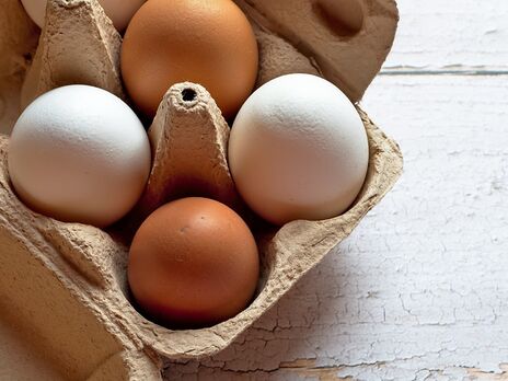 На що звернути увагу під час купівлі яєць у магазині й на ринку. Лайфхак, щоб не бути обдуреним