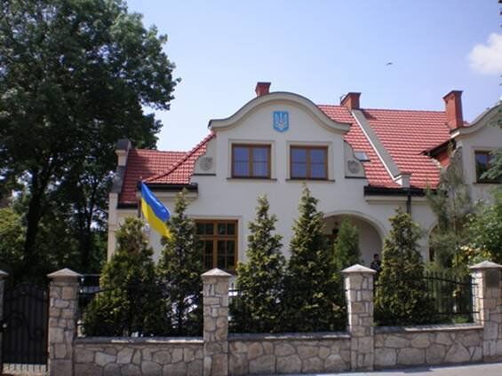 Українець здійснив спробу самоспалення біля консульства у Кракові, він у критичному стані &ndash; МЗС