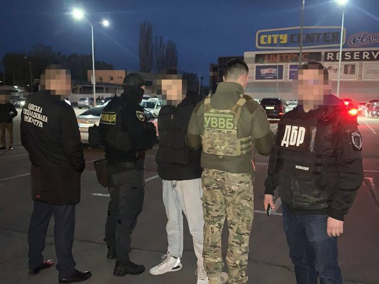 ГБР подозревает одесского пограничника в краже и сбыте армейского оружия. Он задержан с поличным