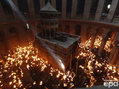 В храме Гроба Господня в Иерусалиме сошел Благодатный огонь. Видео