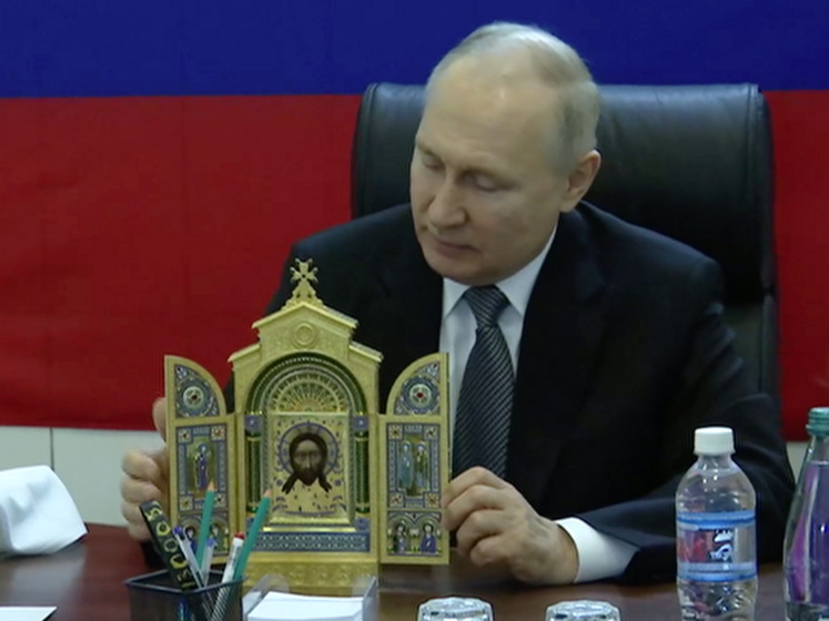 "Зараз от Великдень буде, так?" Кремль оголосив про візит Путіна на окуповані території України, але виявилося, що відео старе