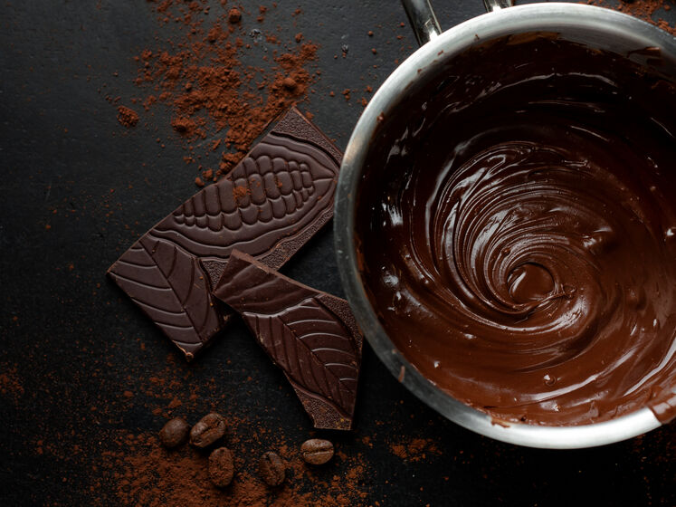 Дотримуйтеся цих чотирьох правил – і розтоплений шоколад вийде ніжним і без грудочок. Прості лайфхаки від досвідченого експерта
