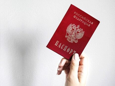 Британська розвідка пояснила, навіщо Росія примусово роздає паспорти українцям на окупованих територіях