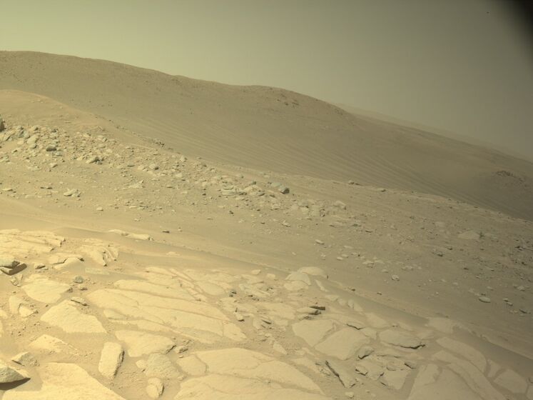 Аппарат Perseverance осмотрел кратер внутри кратера на Марсе и намерен исследовать "еще несколько загадок"