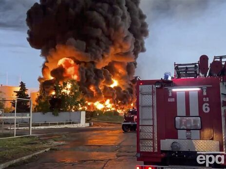 После пожара на нефтебазе в Севастополе начали распространяться 