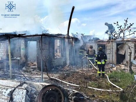 Росіяни обстрілюють Херсон, є один поранений, горять будинки. На Кізомис скинули бомби – ОВА